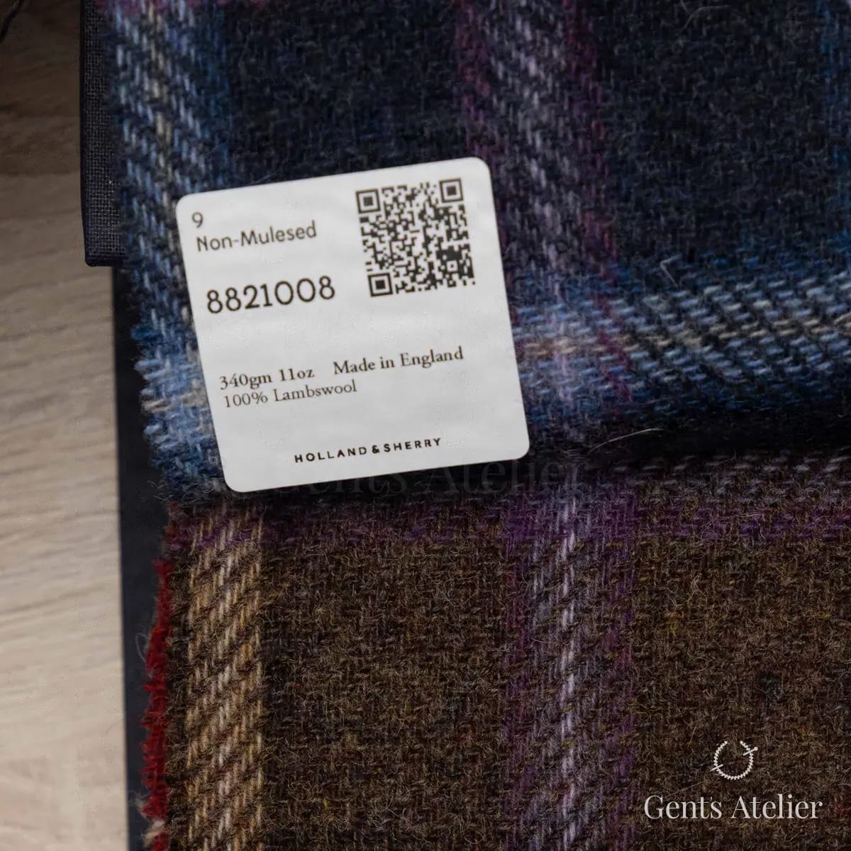 Образец ткани Holland & Sherry 8821008 с этикеткой, синий