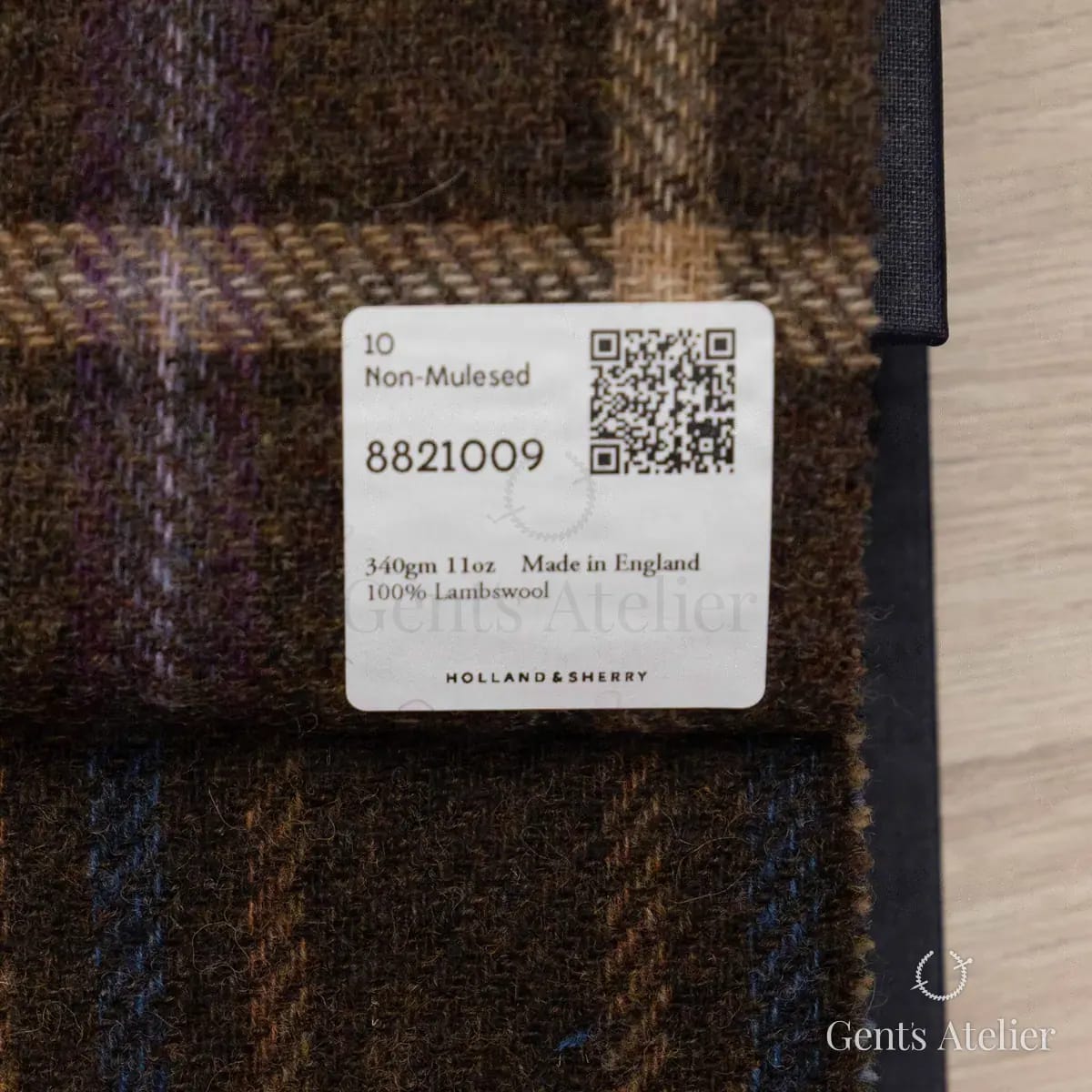 Образец ткани Holland & Sherry 8821009 с этикеткой, коричневый