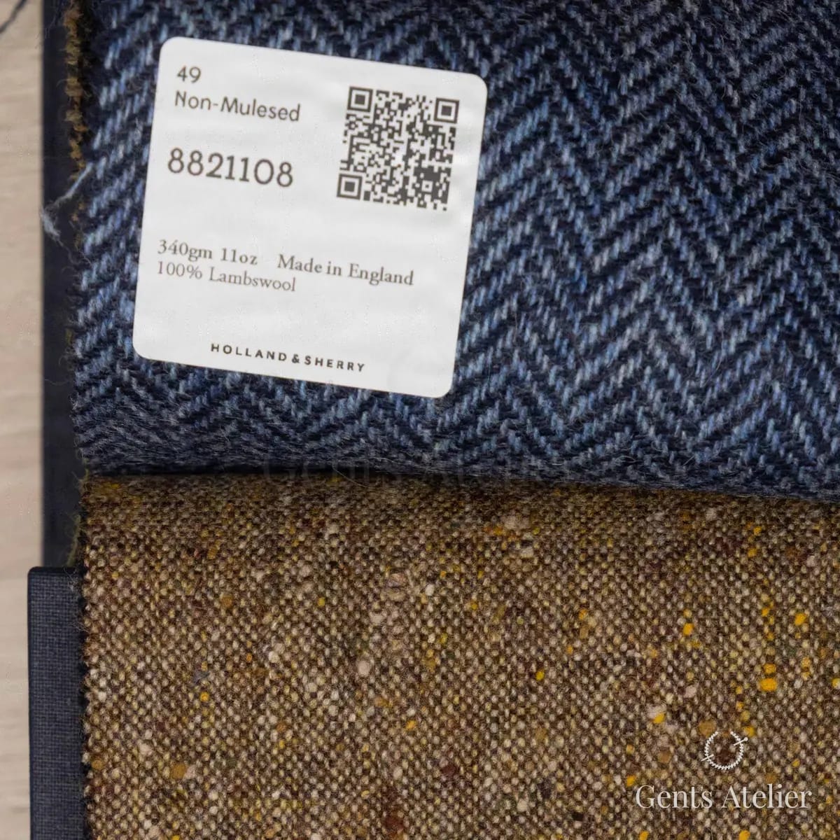 Образец ткани Holland & Sherry 8821108 с этикеткой, синий