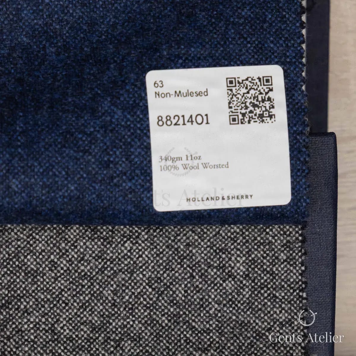 Образец ткани Holland & Sherry 8821401 с этикеткой, тёмно-синий