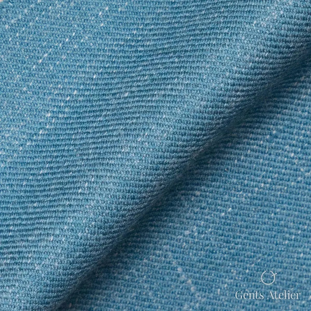 Драпировка ткани Gent's Colors 2699-8 крупным планом