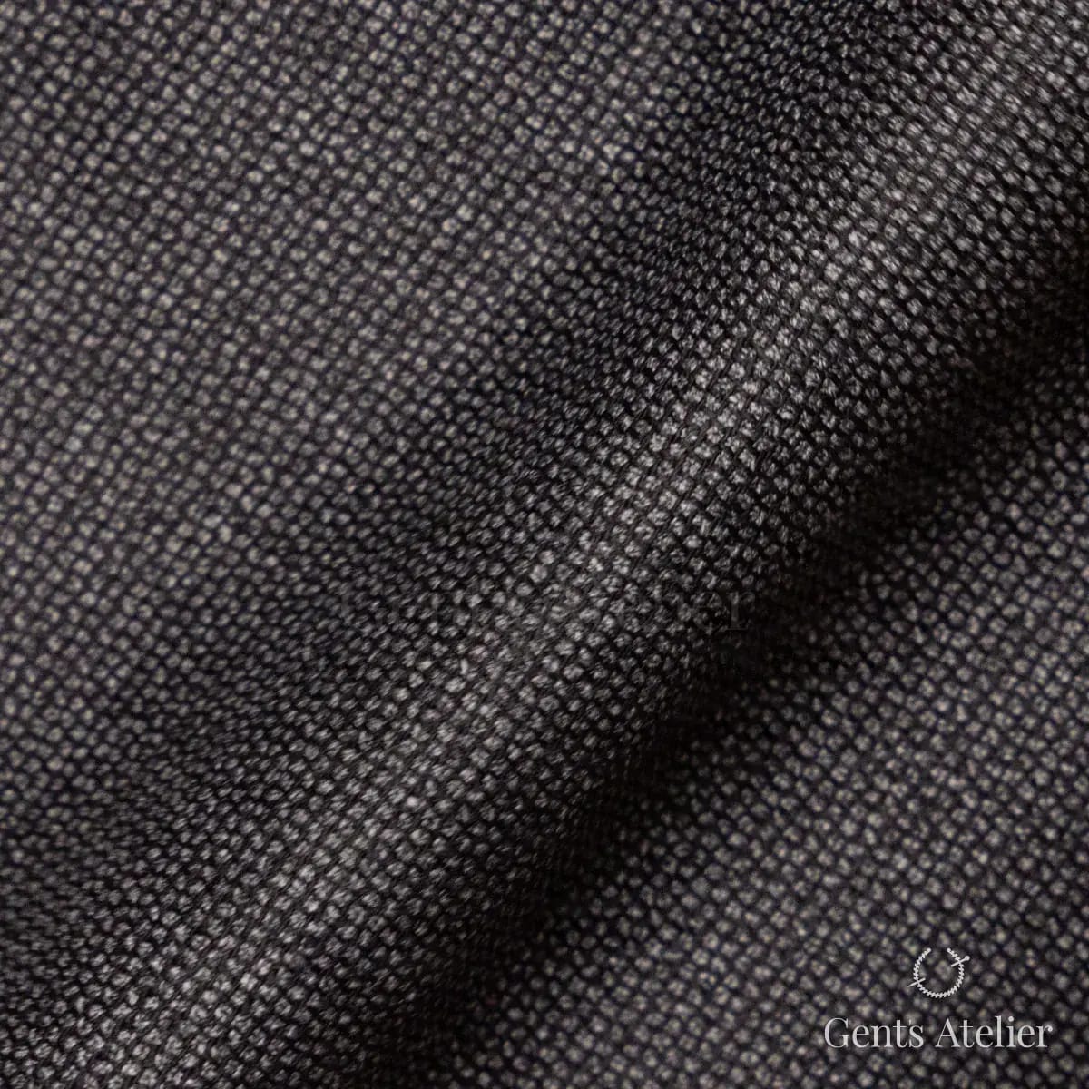 Драпировка ткани Gent's Colors M·K2080/5 крупным планом