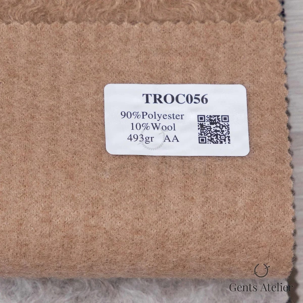 Образец ткани Coatings TROC056 с этикеткой, тёплый карамельно-коричневый курчавый