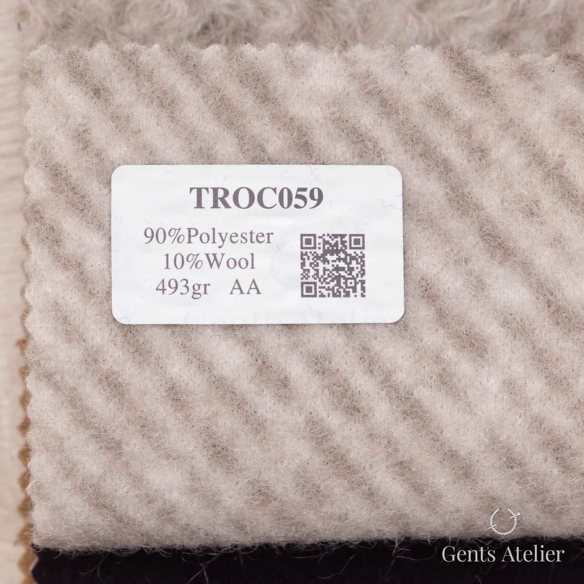 Образец ткани Coatings TROC059 с этикеткой, светлый серо-бежевый меланж курчавый