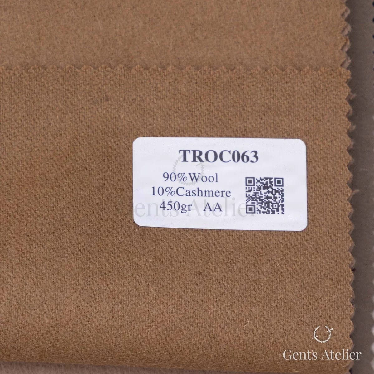 Образец ткани Coatings TROC063 с этикеткой, карамельно-коричневый