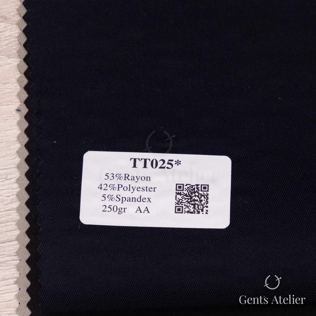 Образец ткани Coatings TT025 с этикеткой, очень тёмный сине-чёрный