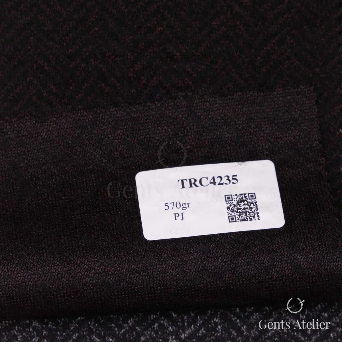 Образец ткани Soft Coats and Knits TRC4235 с этикеткой, чёрный с тёмно-красным зигзагом