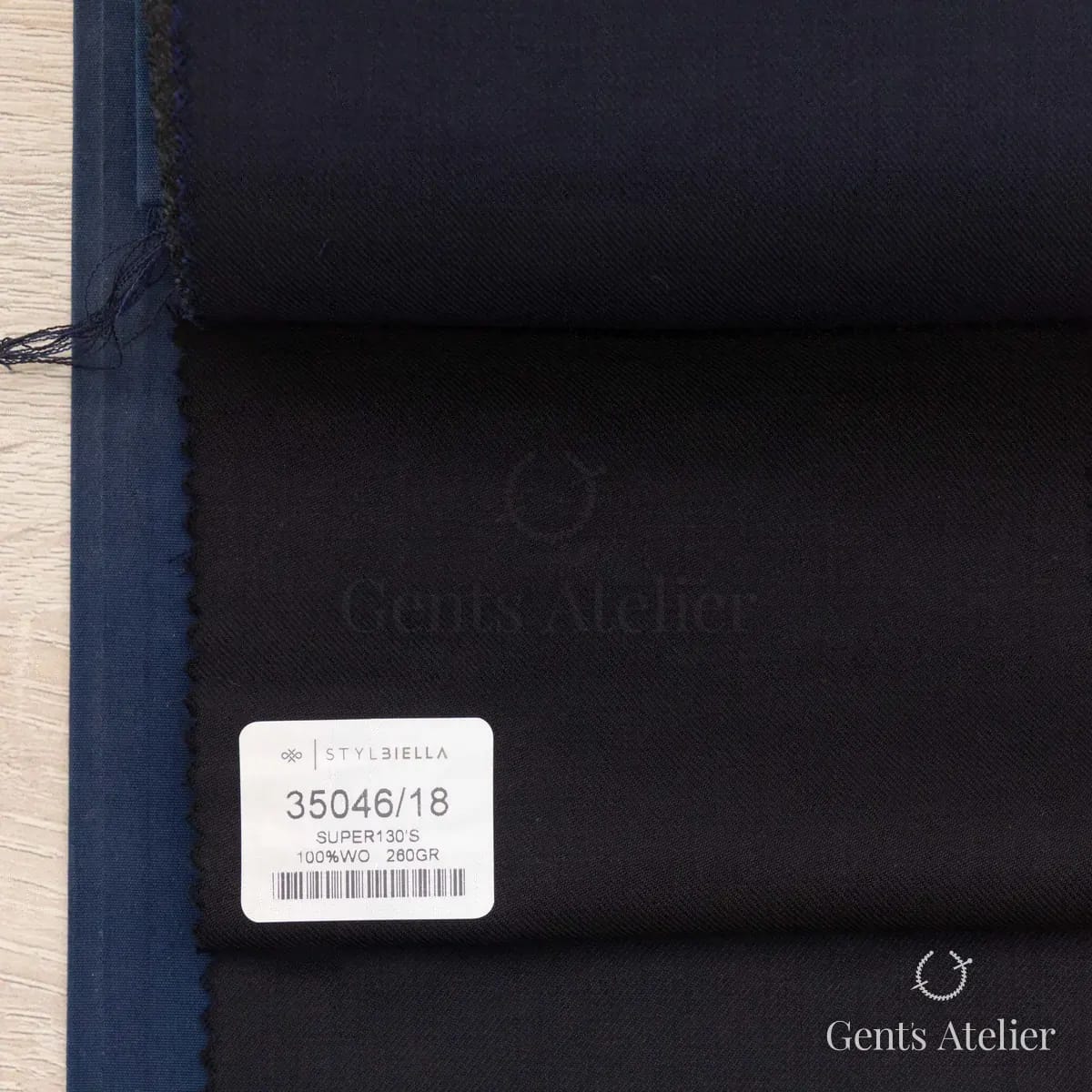 Образец ткани Stylbiella 35046/18 с этикеткой, чёрный