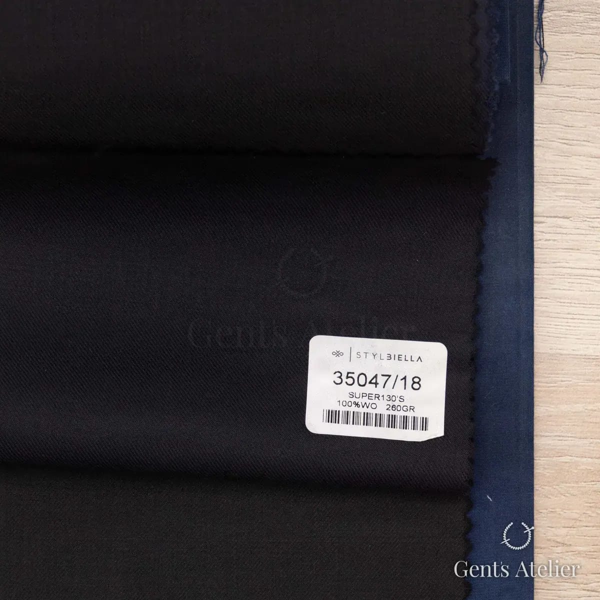 Образец ткани Stylbiella 35047/18 с этикеткой, чёрный