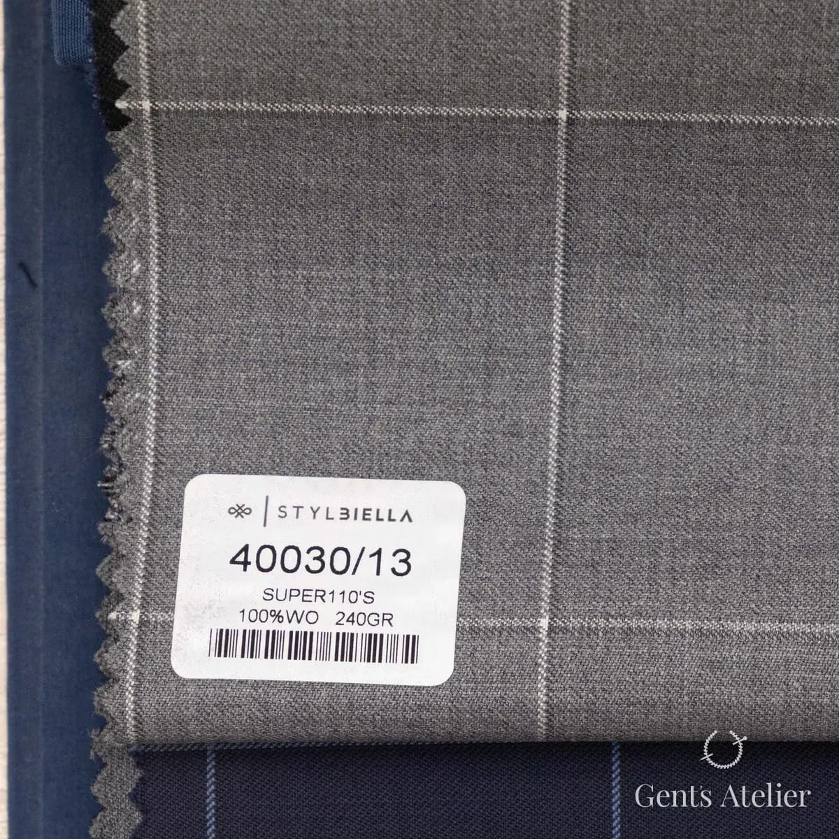 Образец ткани Stylbiella 40030/13 с этикеткой, серый