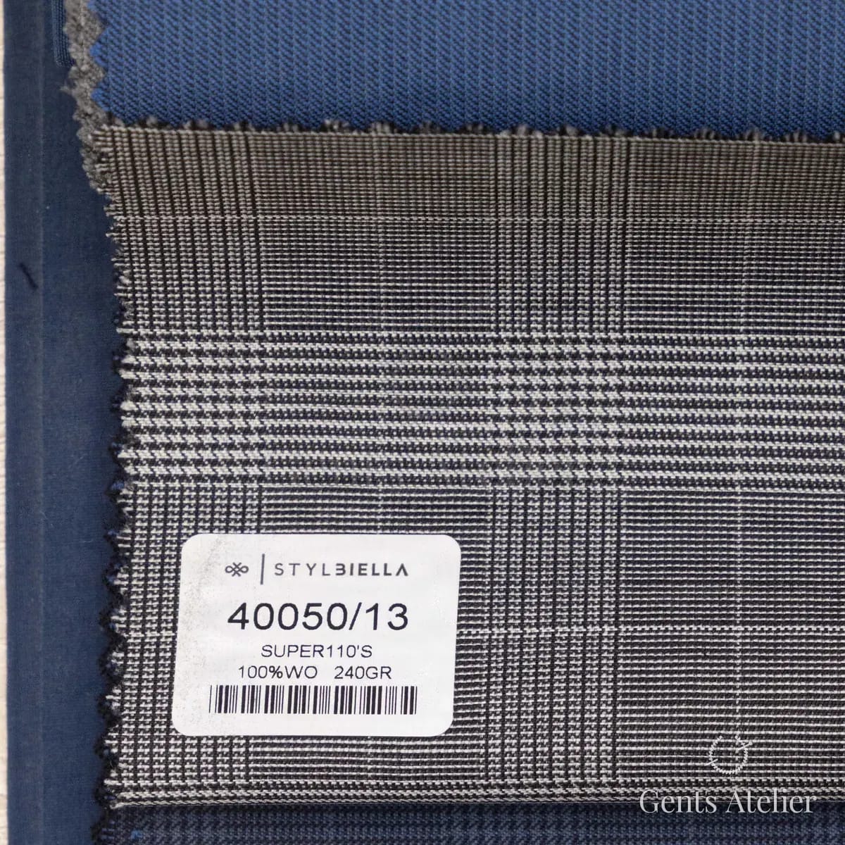 Образец ткани Stylbiella 40050/13 с этикеткой, серый