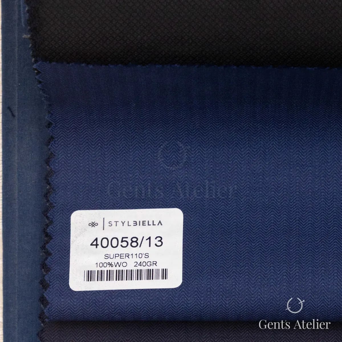 Образец ткани Stylbiella 40058/13 с этикеткой, синий