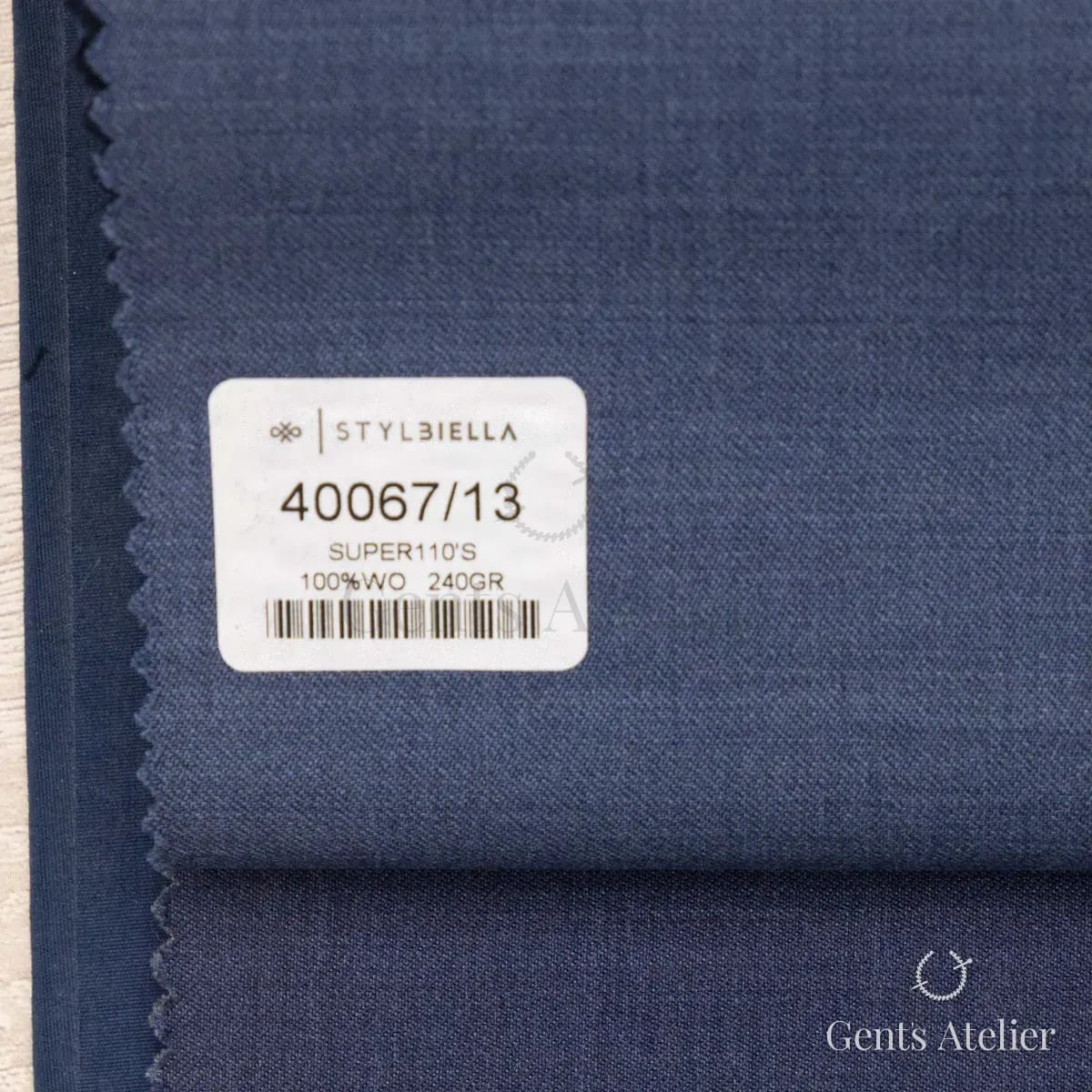 Образец ткани Stylbiella 40067/13 с этикеткой, синий