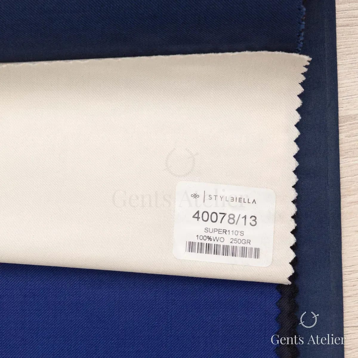 Образец ткани Stylbiella 40078/13 с этикеткой, молочный