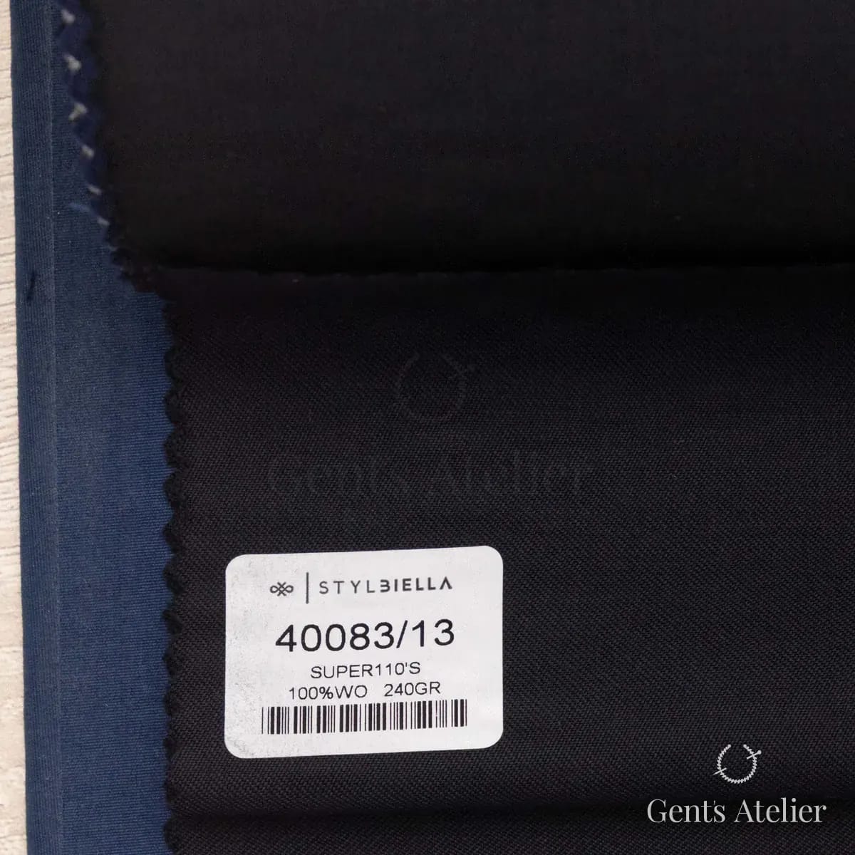 Образец ткани Stylbiella 40083/13 с этикеткой, чёрный