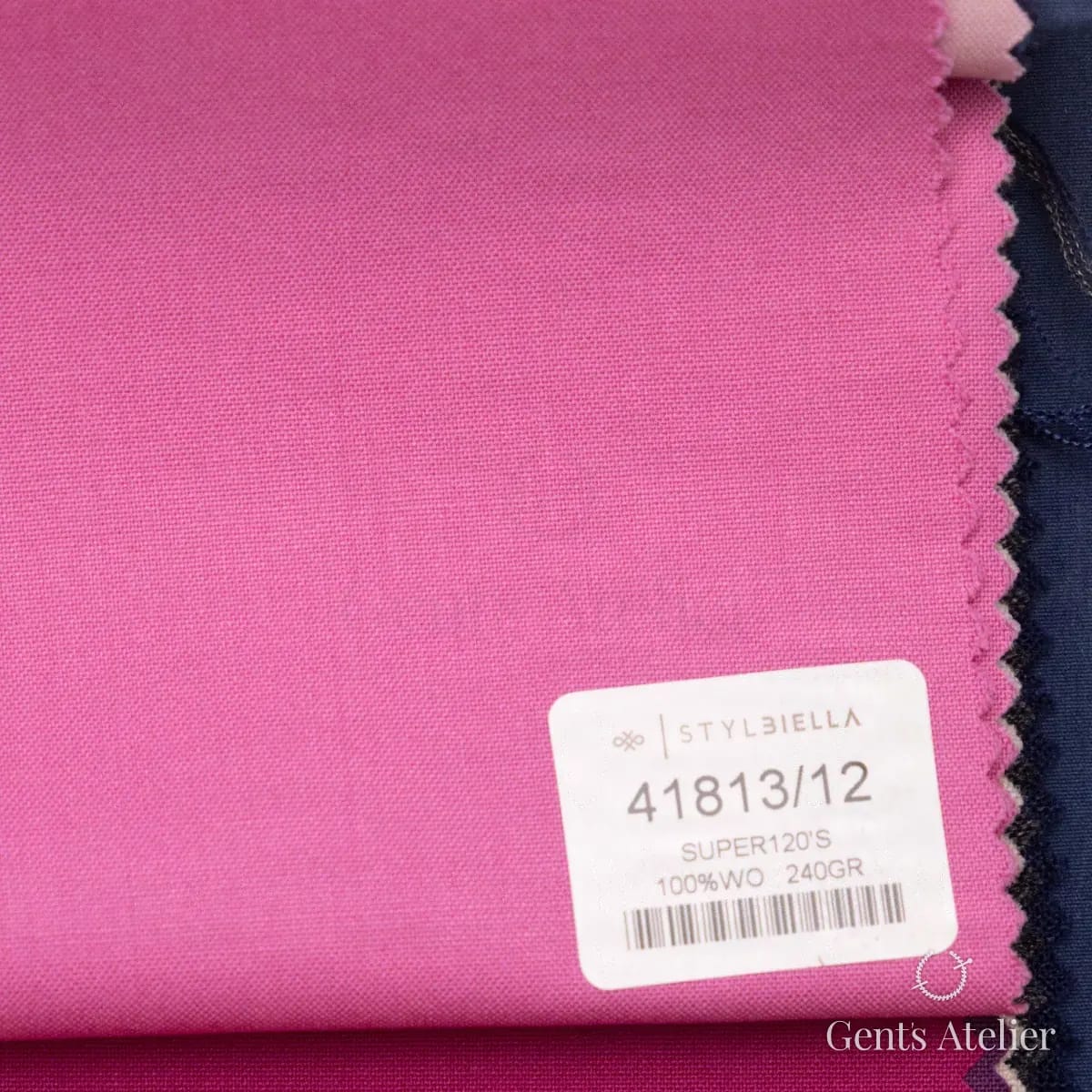 Образец ткани Stylbiella 41813/12 с этикеткой, розовый