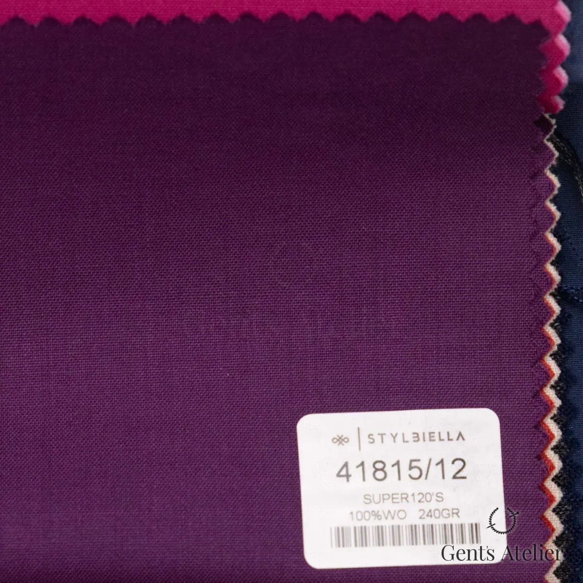 Образец ткани Stylbiella 41815/12 с этикеткой, пурпурный