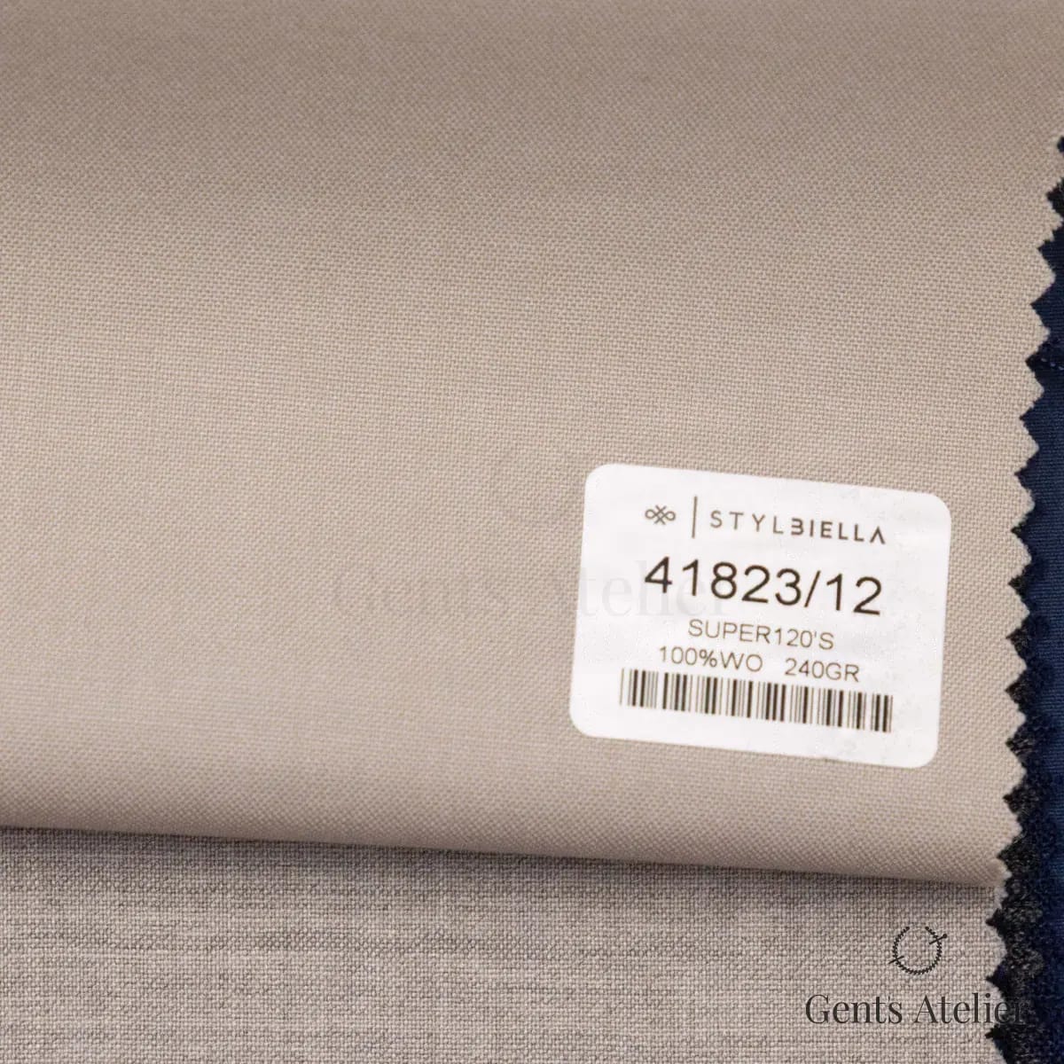Образец ткани Stylbiella 41823/12 с этикеткой, песочный