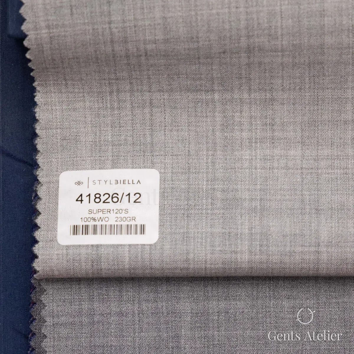 Образец ткани Stylbiella 41826/12 с этикеткой, светло-серый
