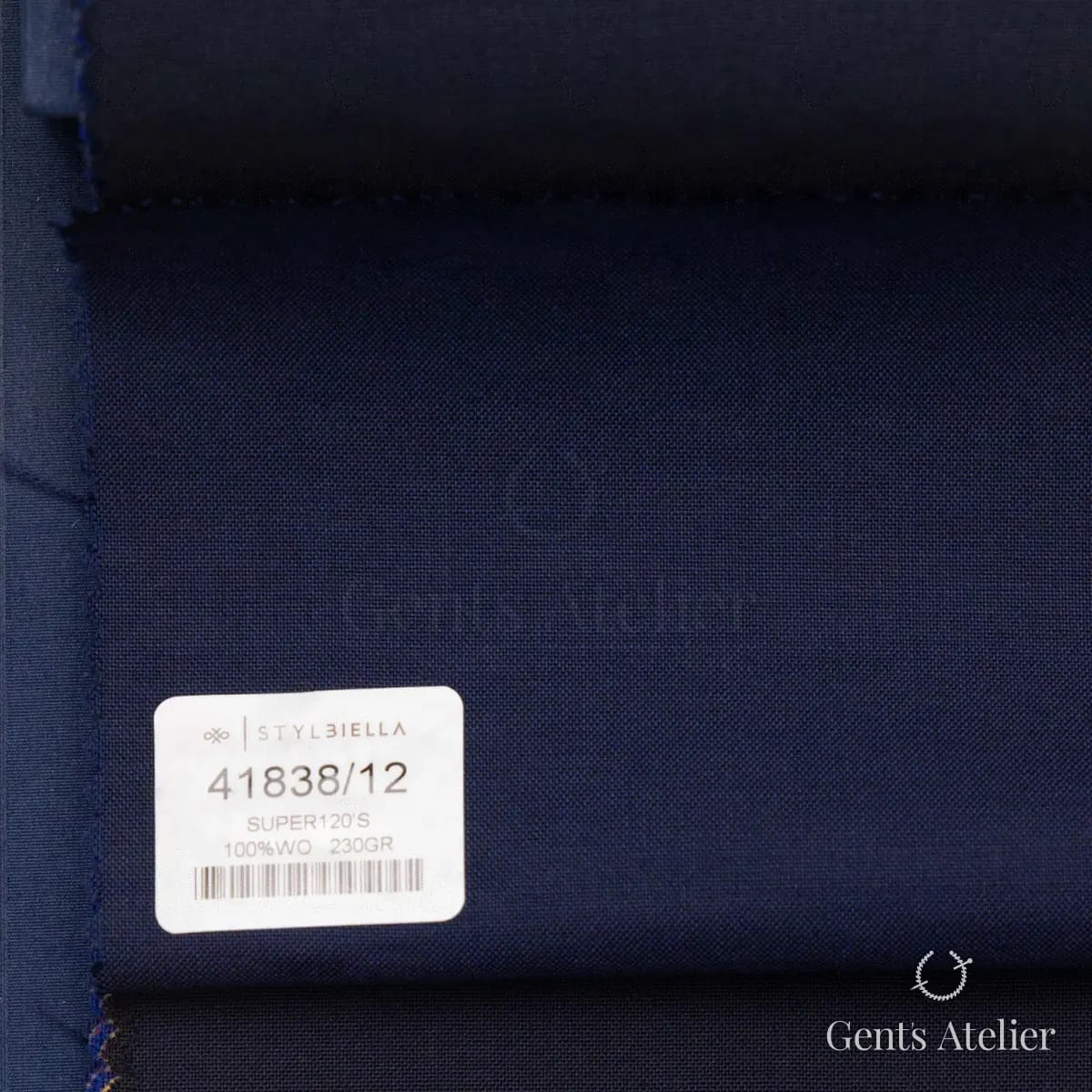 Образец ткани Stylbiella 41838/12 с этикеткой, тёмно-синий