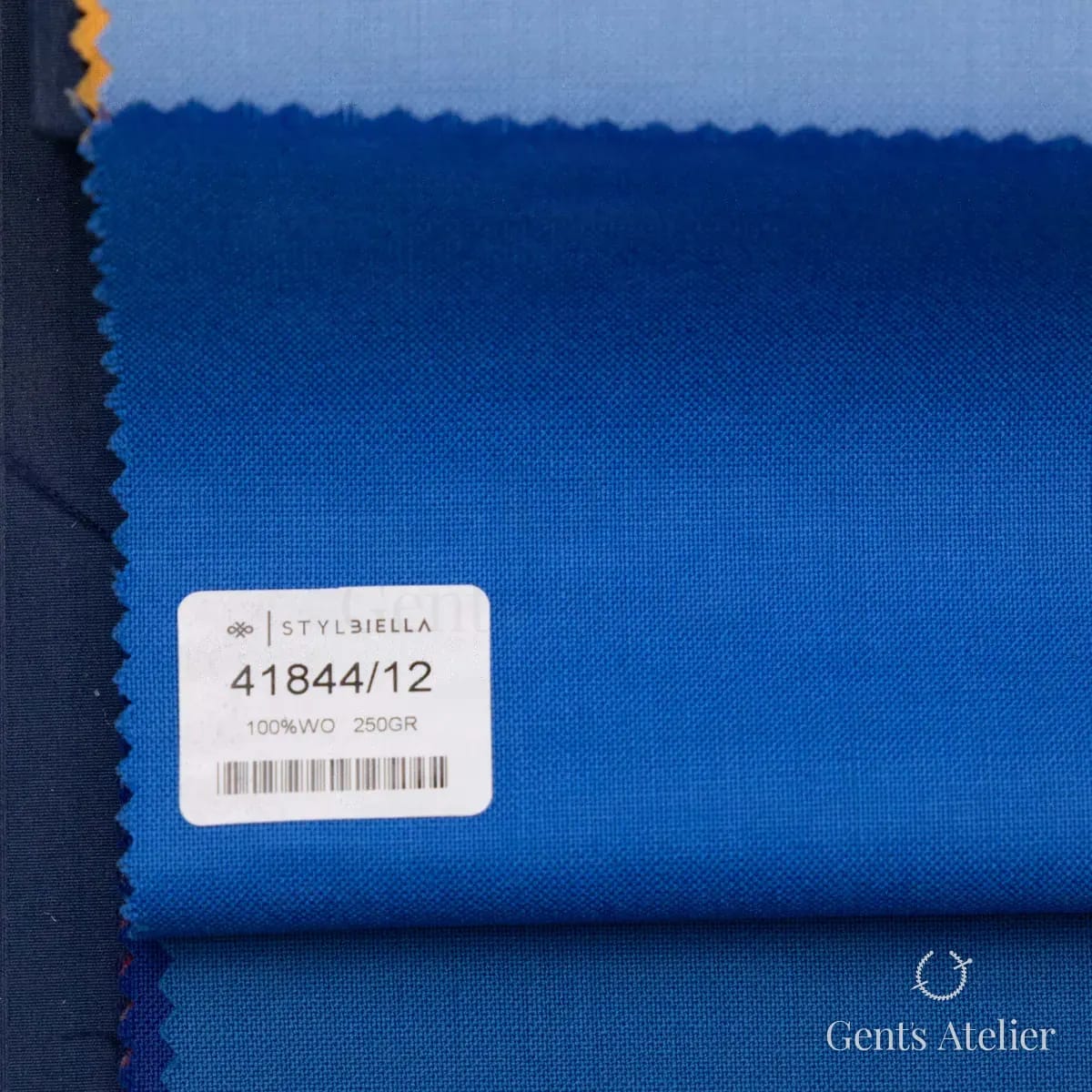 Образец ткани Stylbiella 41844/12 с этикеткой, синий
