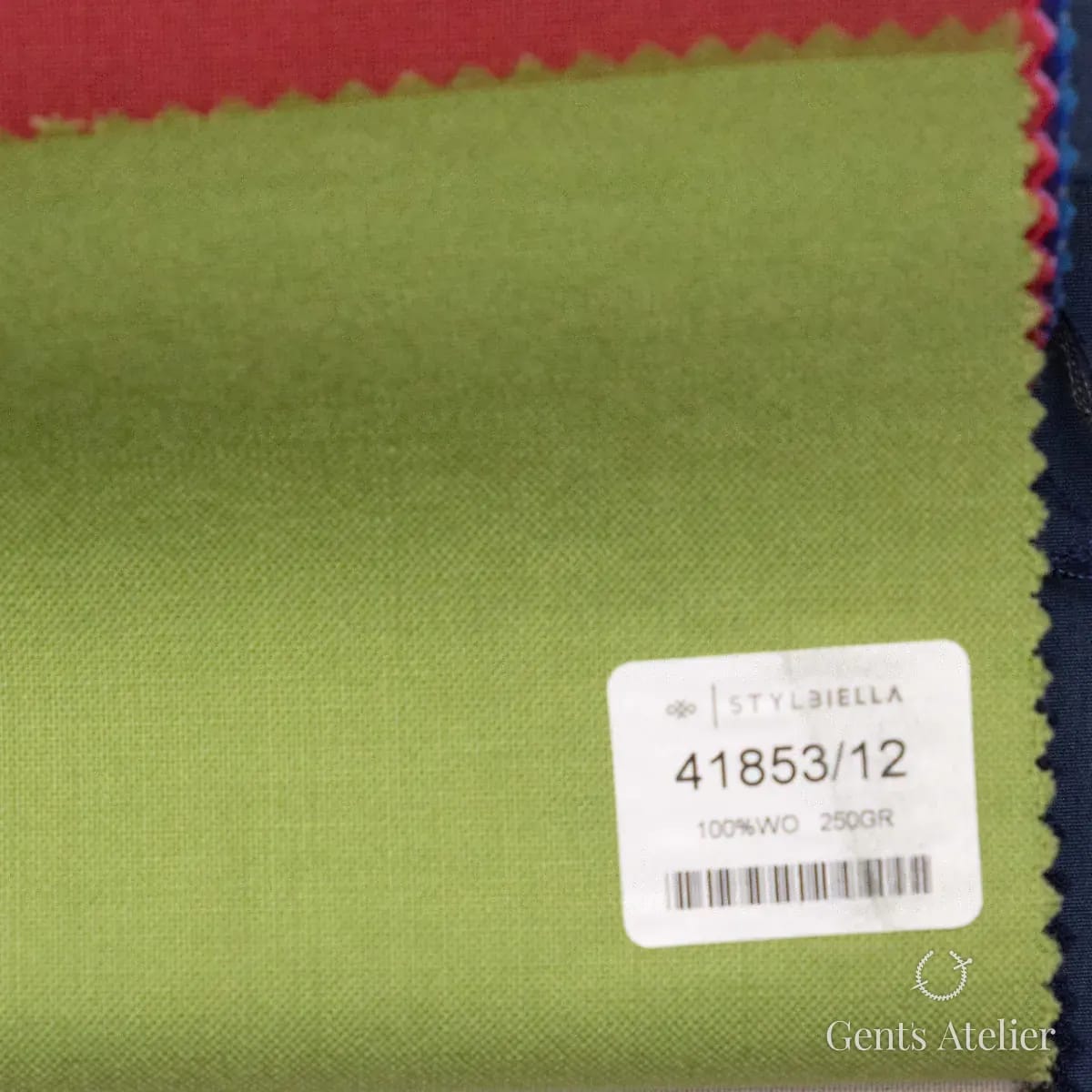 Образец ткани Stylbiella 41853/12 с этикеткой, зелёный