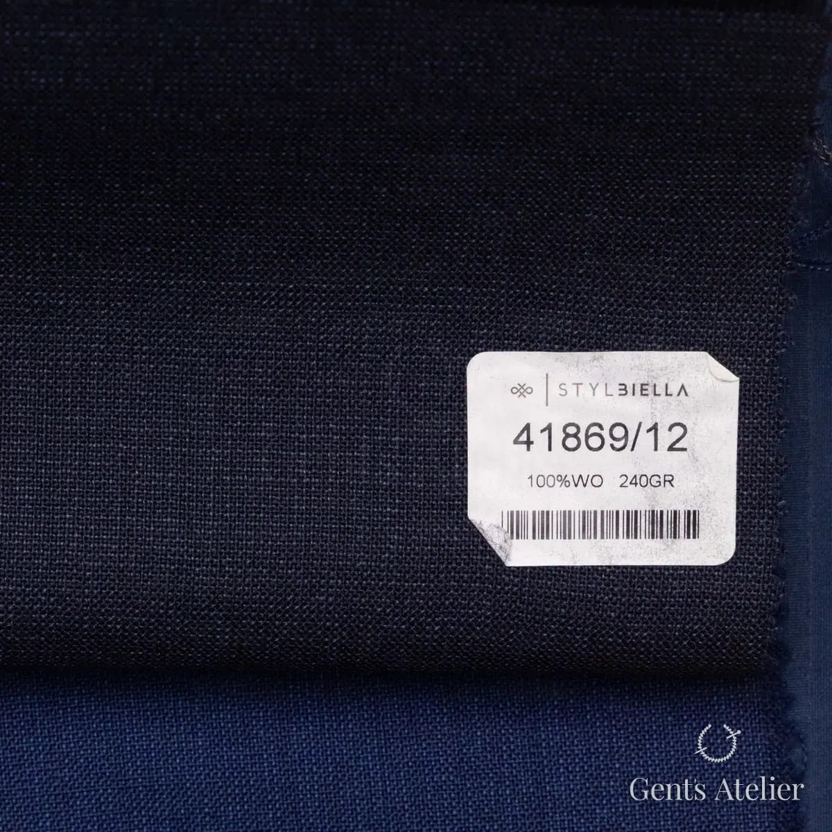 Образец ткани Stylbiella 41869/12 с этикеткой, тёмно-синий