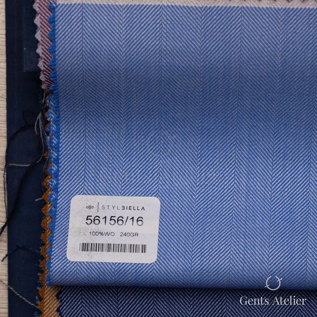 Образец ткани Stylbiella 56156/16 с этикеткой, голубой
