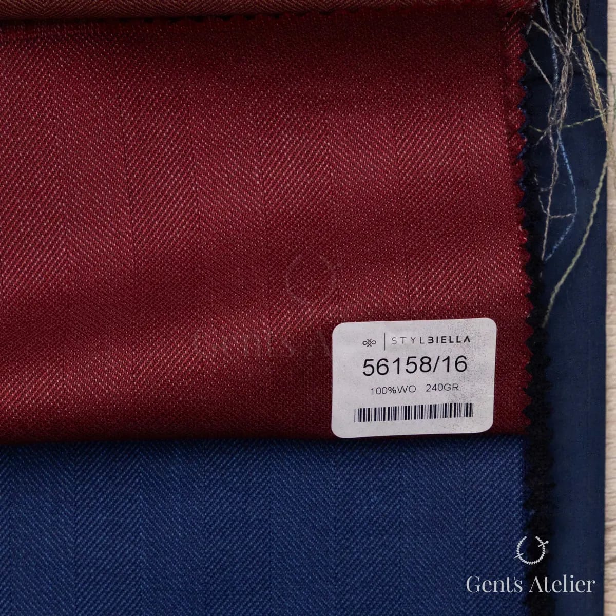 Образец ткани Stylbiella 56158/16 с этикеткой, красный