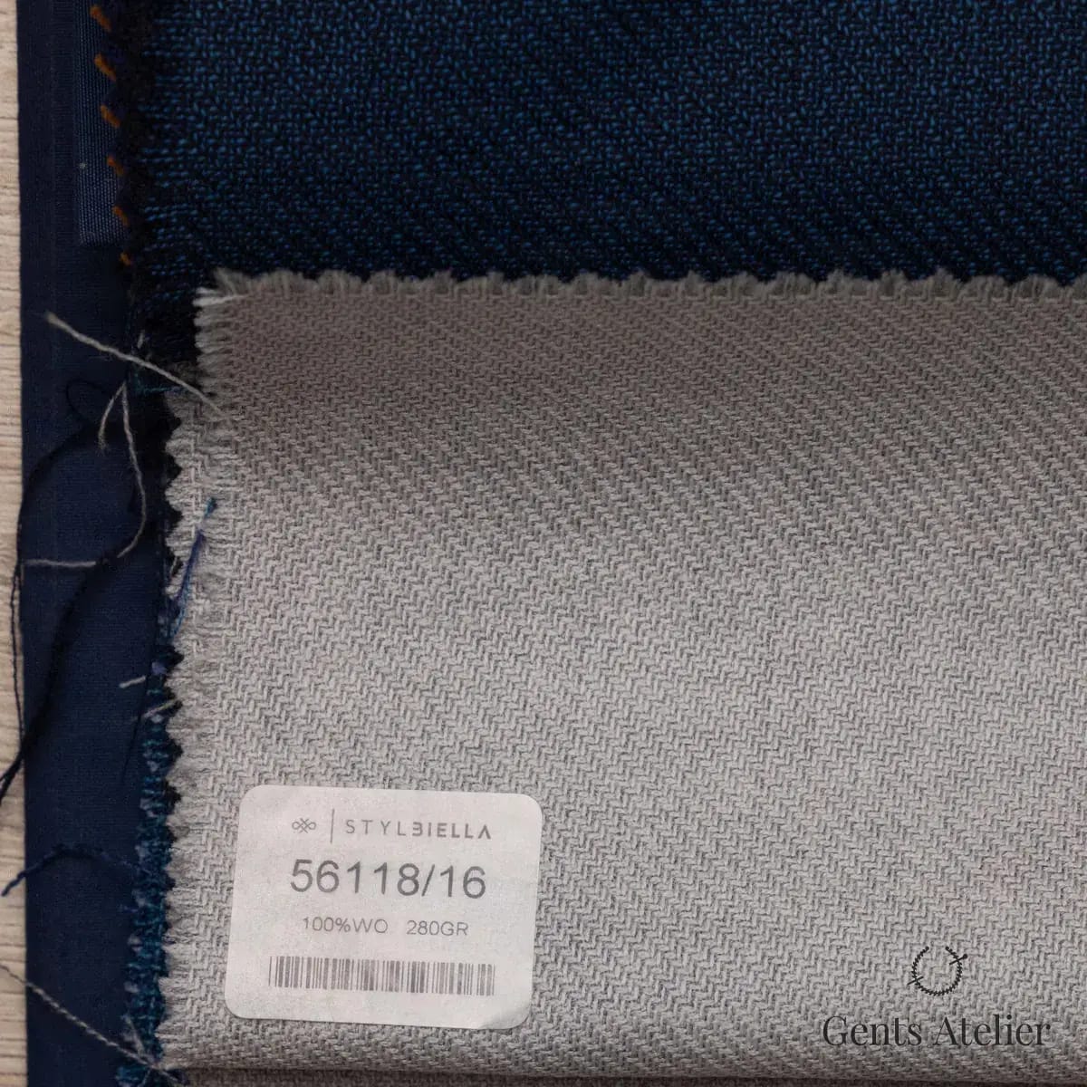 Образец ткани Stylbiella 56118/16 с этикеткой