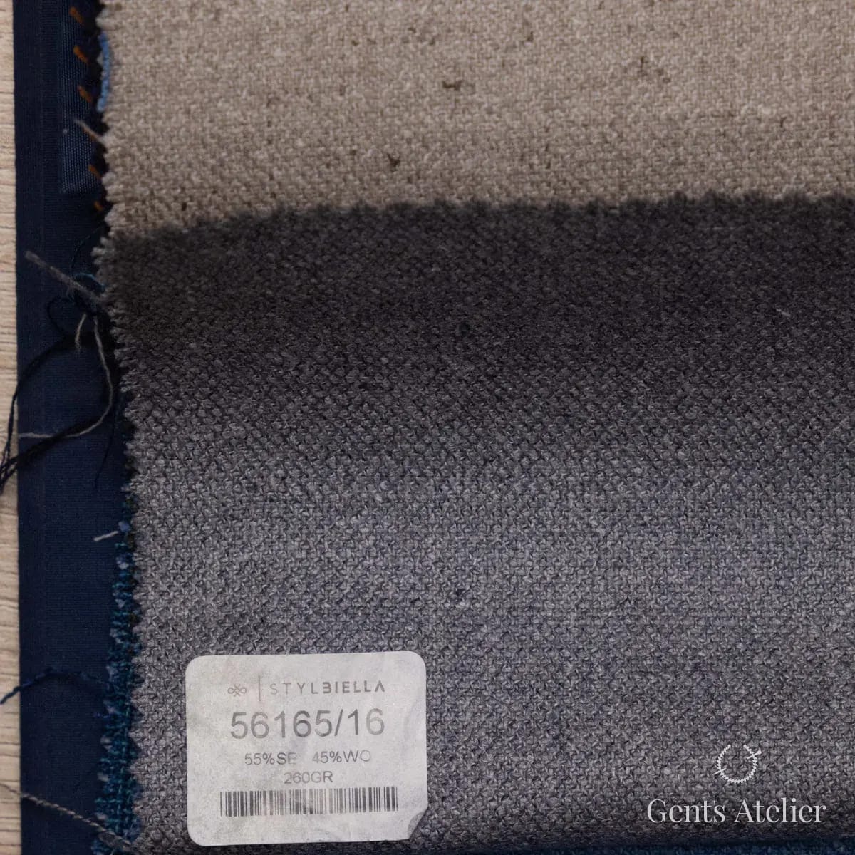 Образец ткани Stylbiella 56165/16 с этикеткой