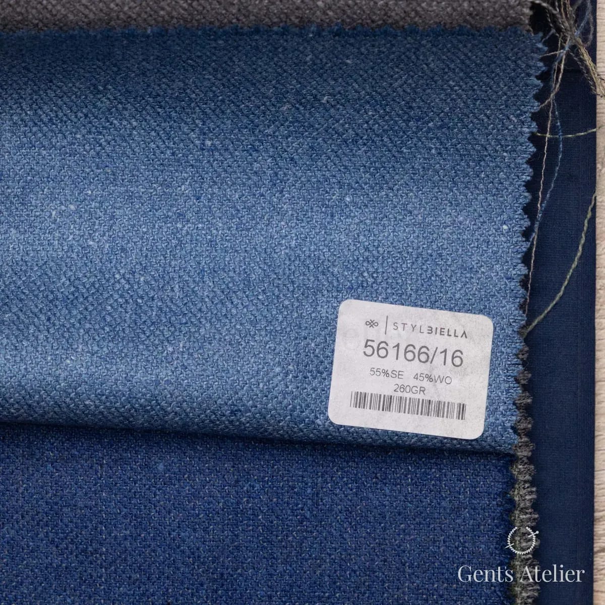 Образец ткани Stylbiella 56166/16 с этикеткой, синий