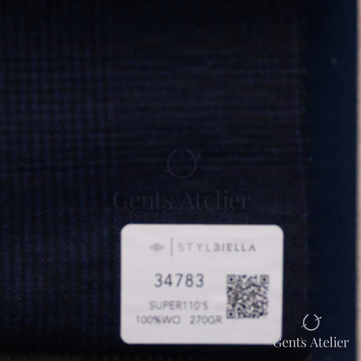 Образец ткани Stylbiella 34783 с этикеткой, тёмно-синий в оконную клетку тон в тон