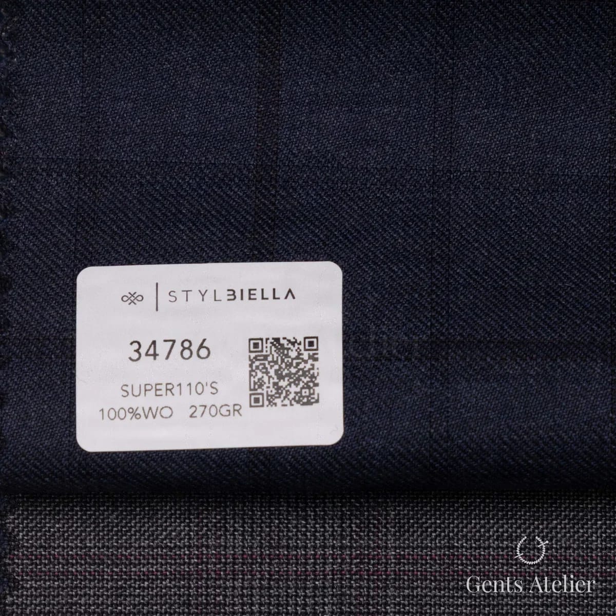 Образец ткани Stylbiella 34786 с этикеткой, тёмно-синий в клетку виндоупейн с тонкой бордовой нитью