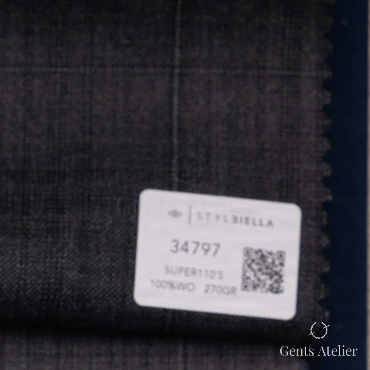Образец ткани Stylbiella 34797 с этикеткой, угольно-чёрный в тонкую оконную клетку