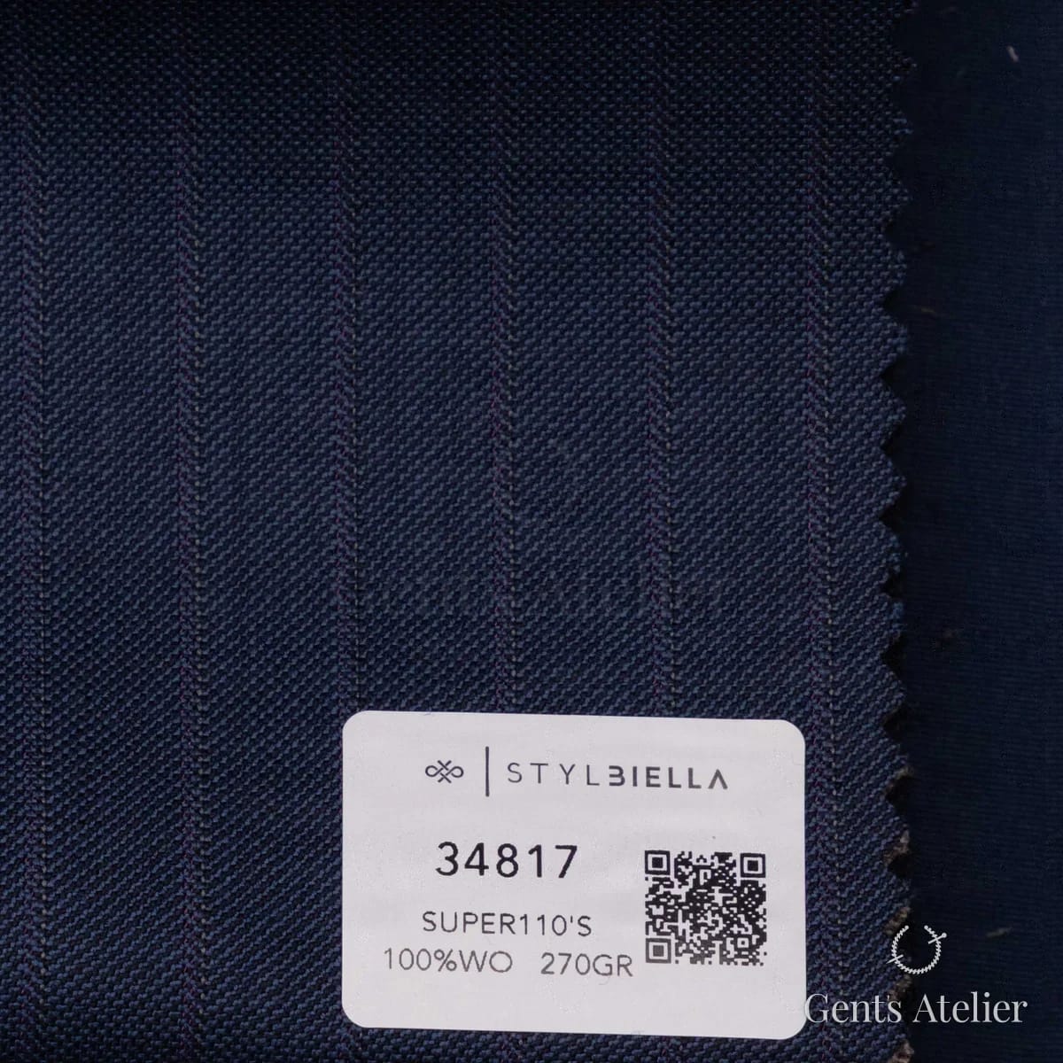 Образец ткани Stylbiella 34817 с этикеткой, тёмно-синяя ёлочка с бордовой прошивной нитью