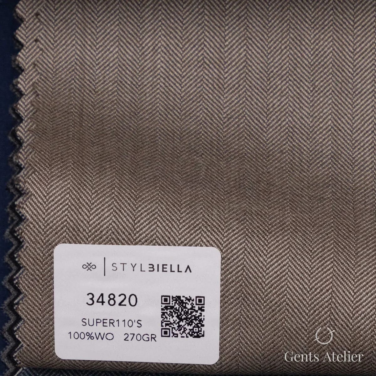 Образец ткани Stylbiella 34820 с этикеткой, коричневая ёлочка