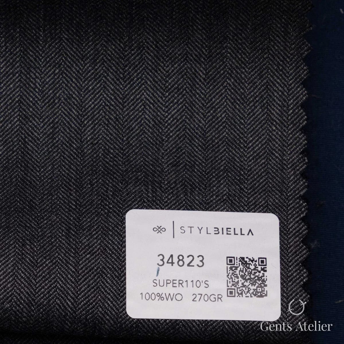 Образец ткани Stylbiella 34823 с этикеткой, антрацитовый (тёмно-серый) меланж, ёлочка