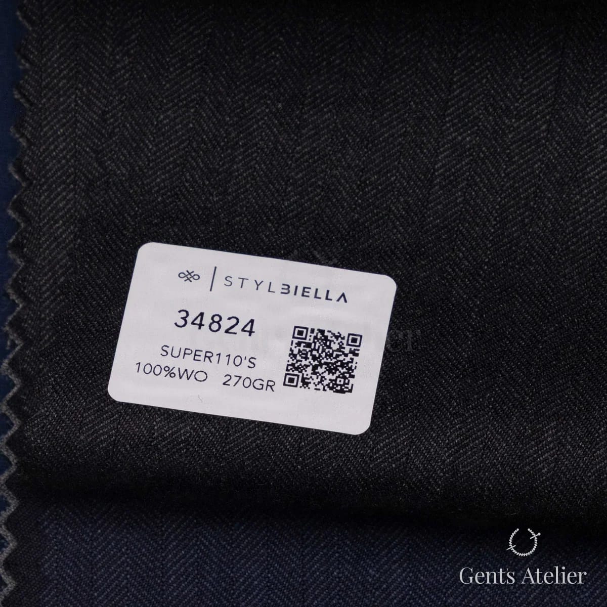 Образец ткани Stylbiella 34824 с этикеткой, тёмно-синий, почти чёрный, ёлочка