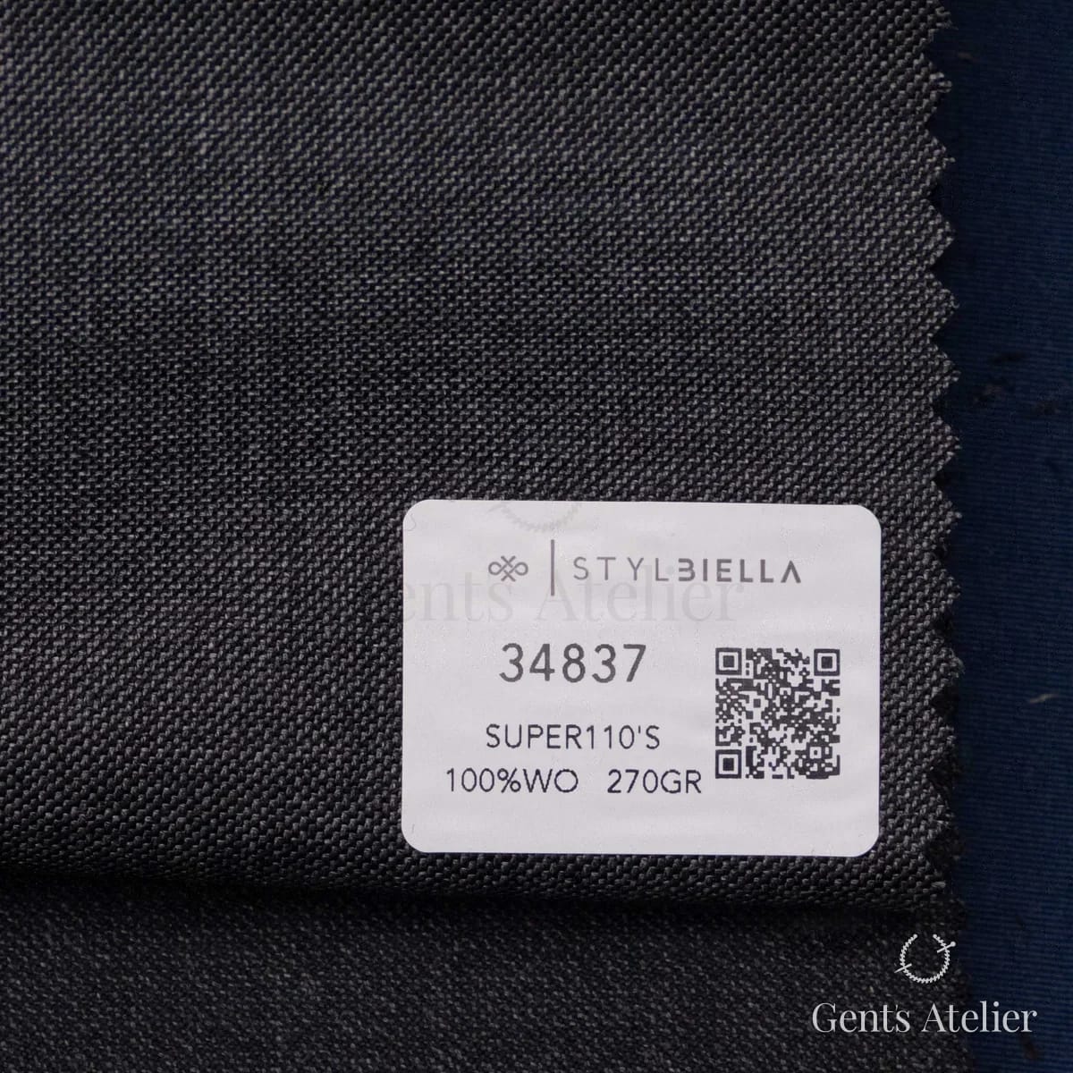 Образец ткани Stylbiella 34837 с этикеткой, тёмно-серый меланж с холодным синим отливом