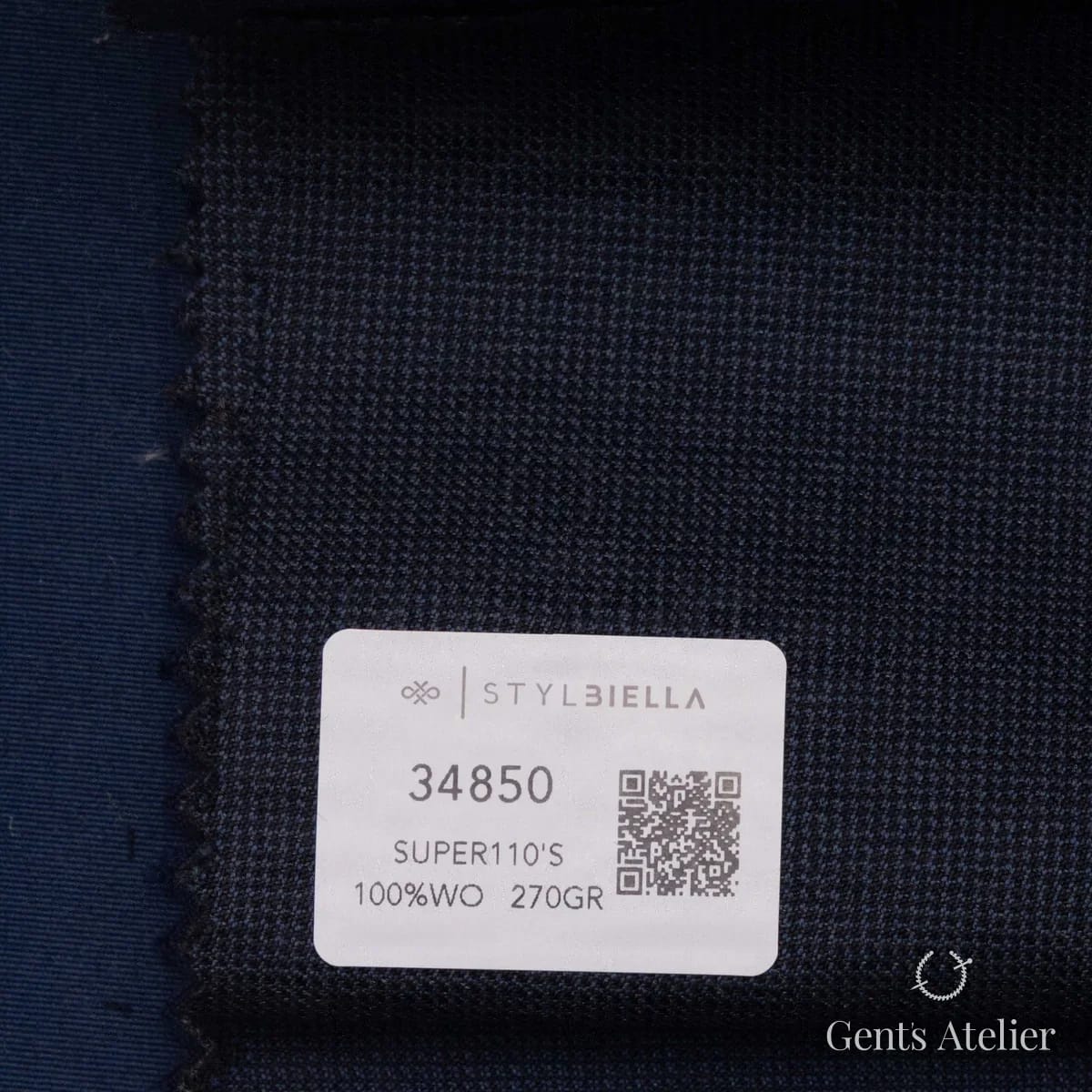 Образец ткани Stylbiella 34850 с этикеткой, тёмно-синий