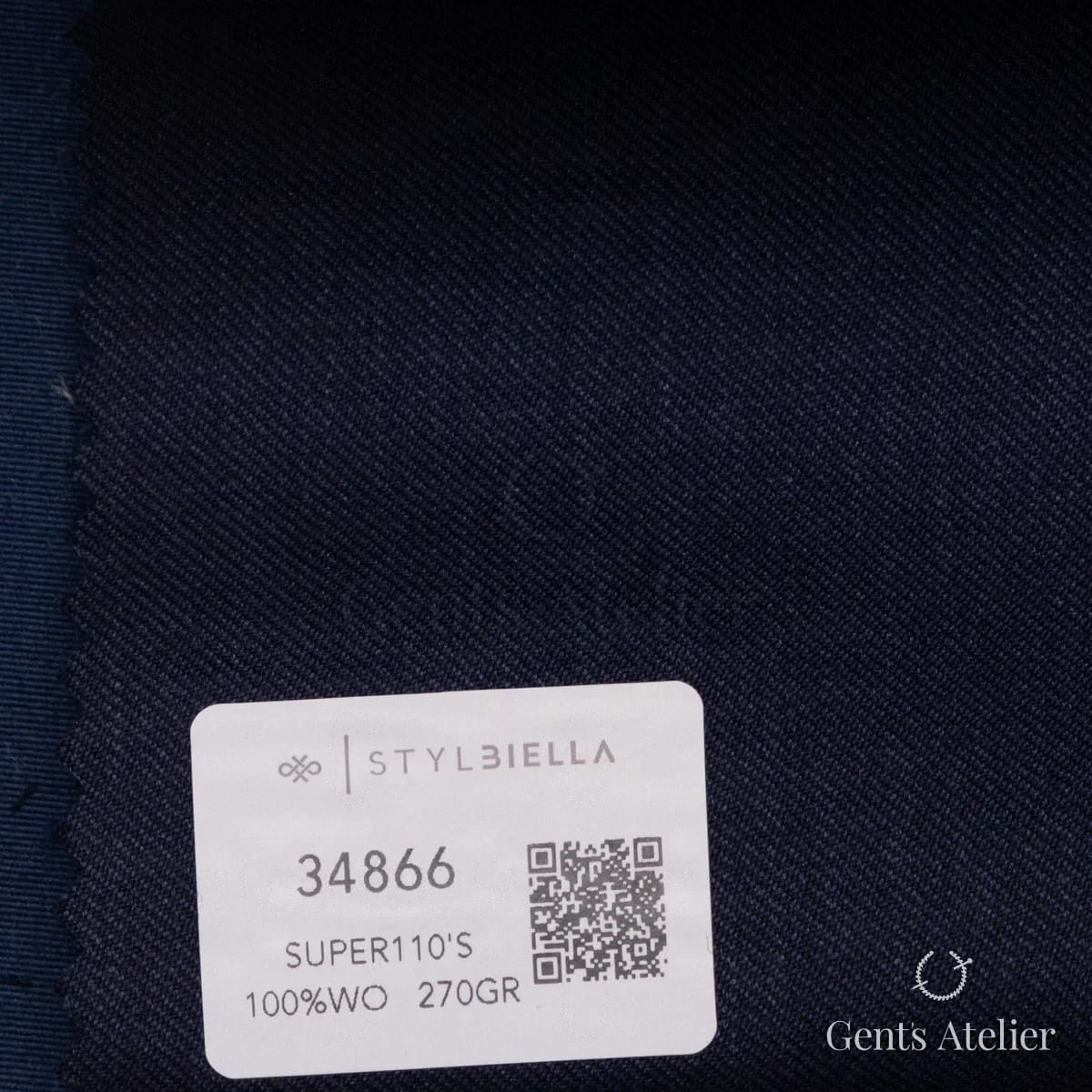 Образец ткани Stylbiella 34866 с этикеткой, тёмно-синий однотонный с диагональным твиловым переплетением