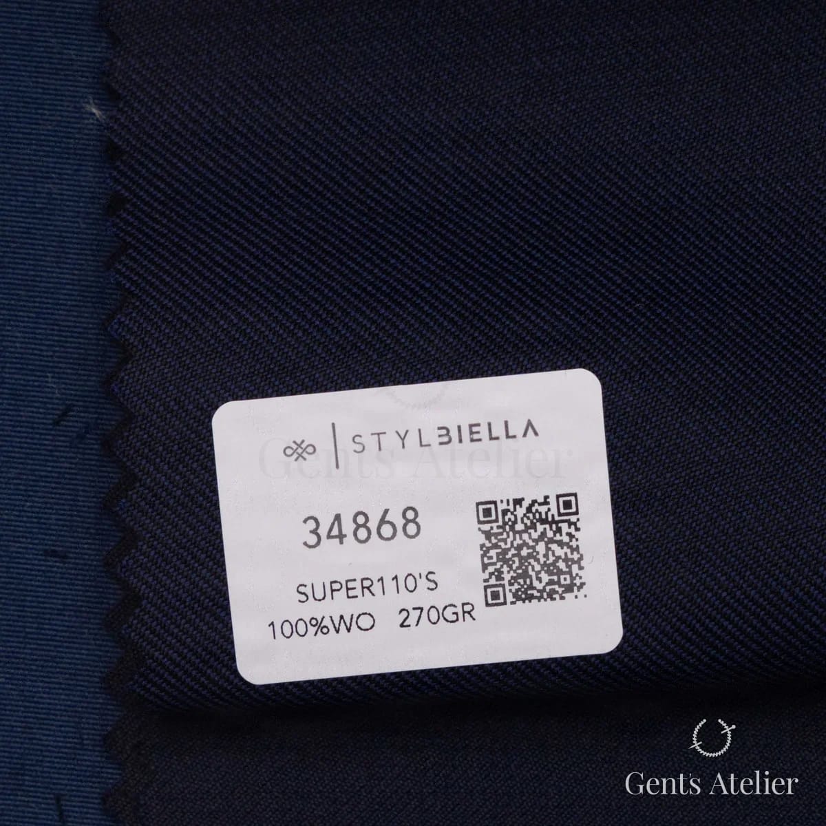 Образец ткани Stylbiella 34868 с этикеткой, тёмно-синий однотонный с диагональным твиловым переплетением