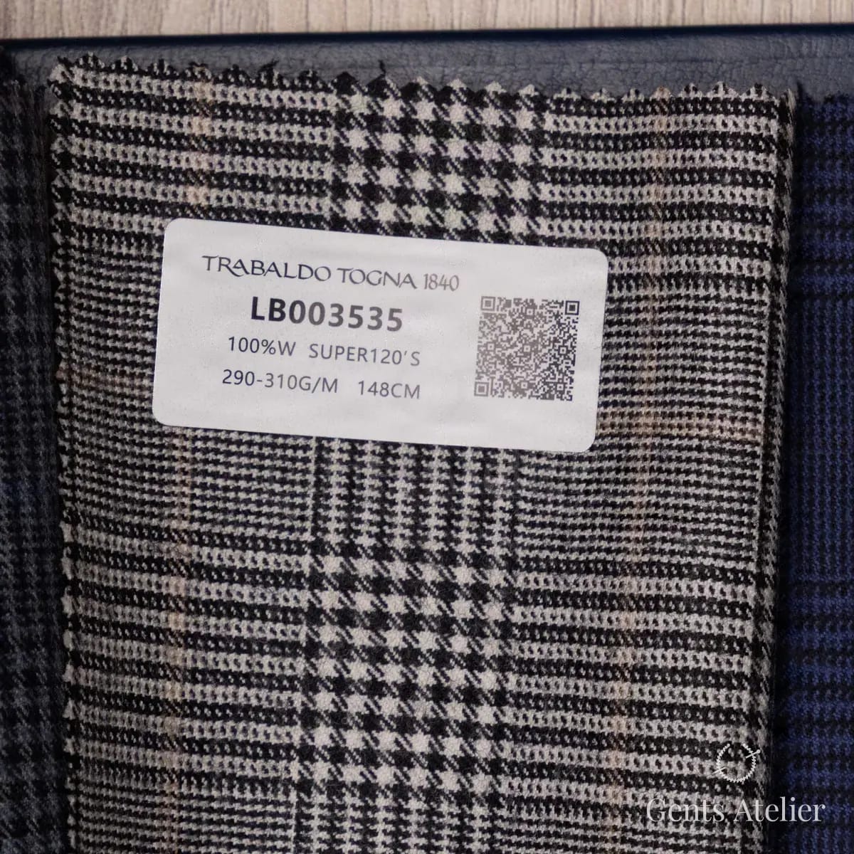 Образец ткани Trabaldo Togna LB003535 с этикеткой, чёрный