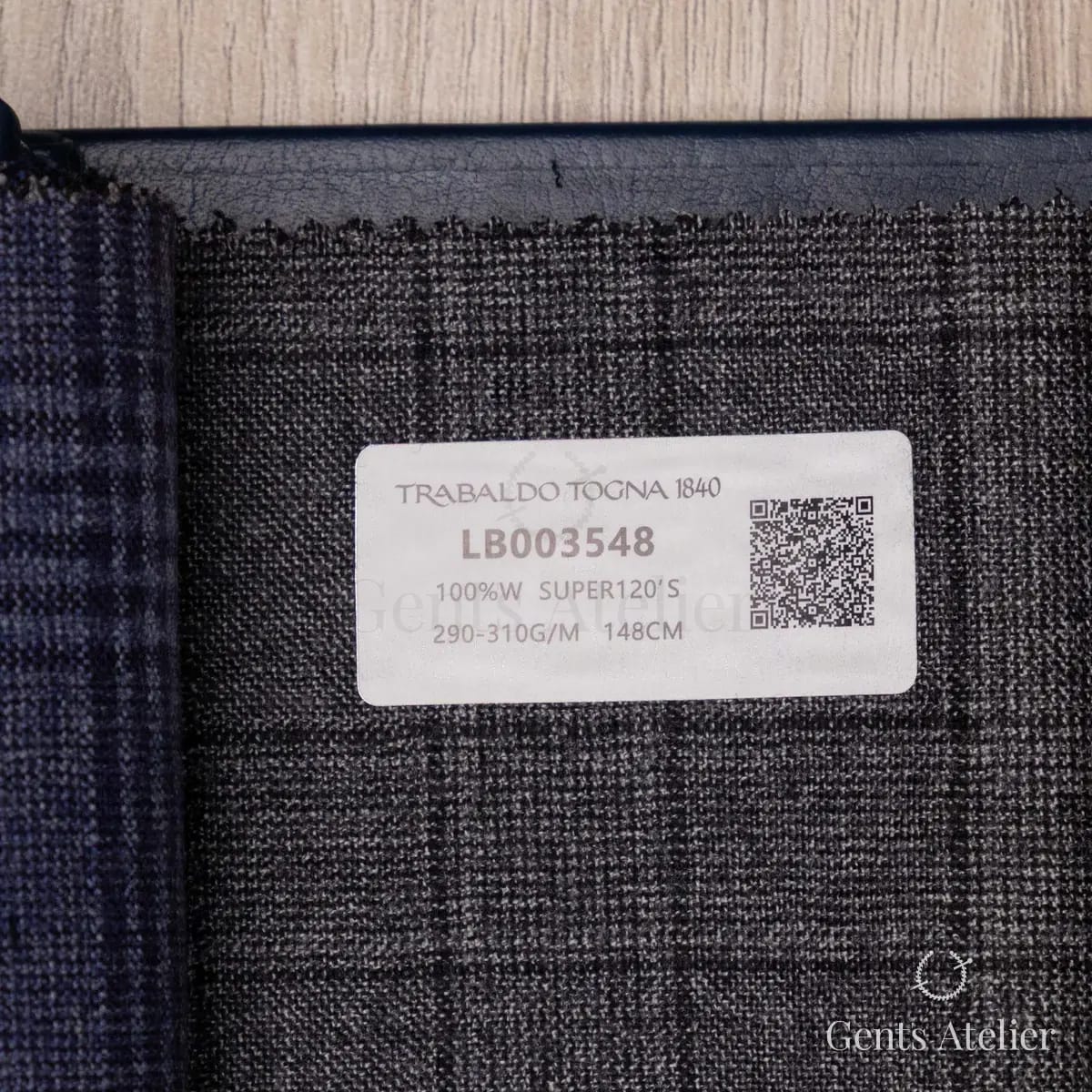 Образец ткани Trabaldo Togna LB003548 с этикеткой, тёмно-серый
