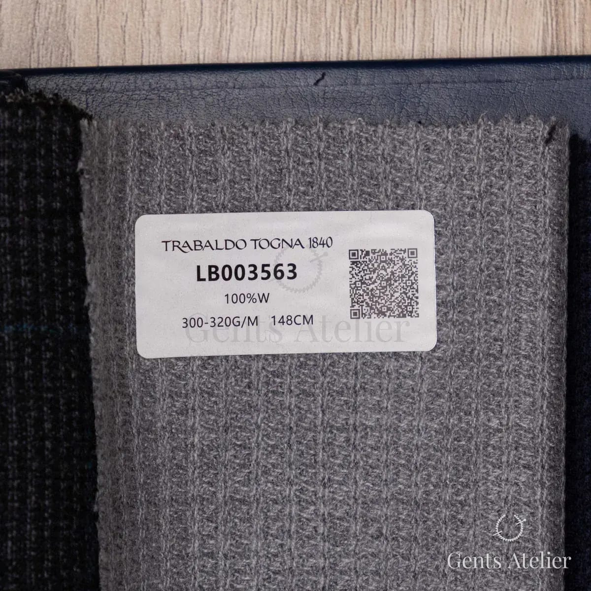 Образец ткани Trabaldo Togna LB003563 с этикеткой, серый