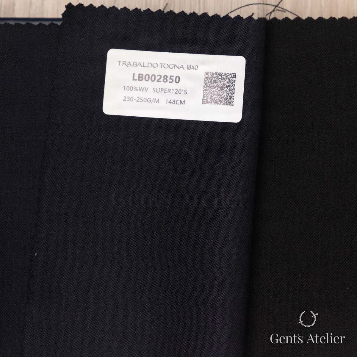 Образец ткани Trabaldo Togna LB002850 с этикеткой, тёмно-синий