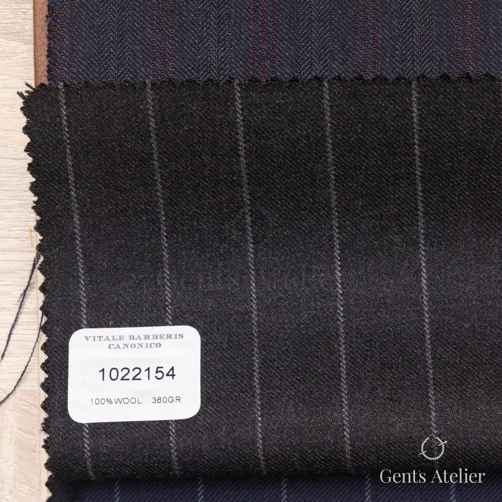 Образец ткани Vitale Barberis Canonico 1022154 с этикеткой, тёмно-серый