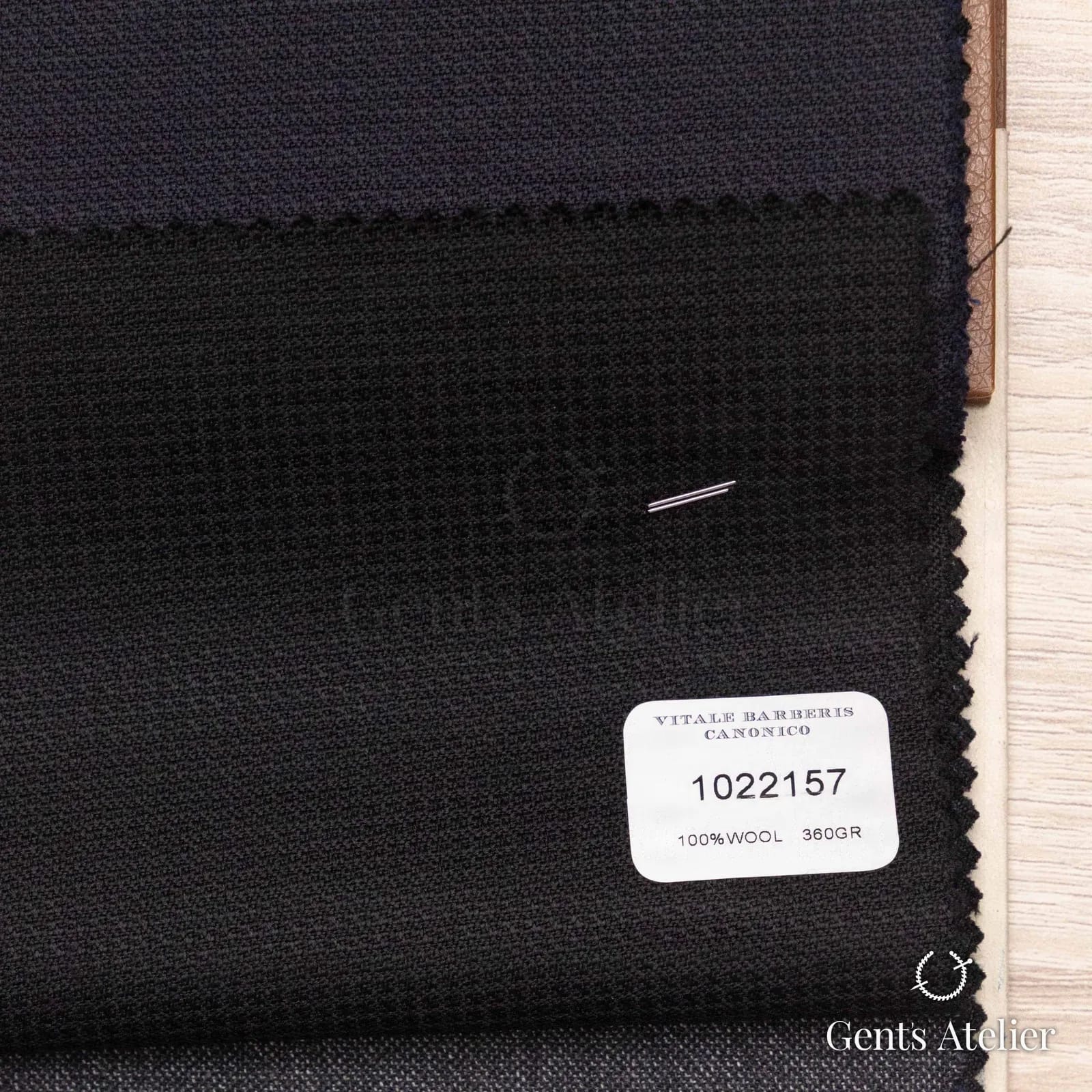 Образец ткани Vitale Barberis Canonico 1022157 с этикеткой, тёмно-серый