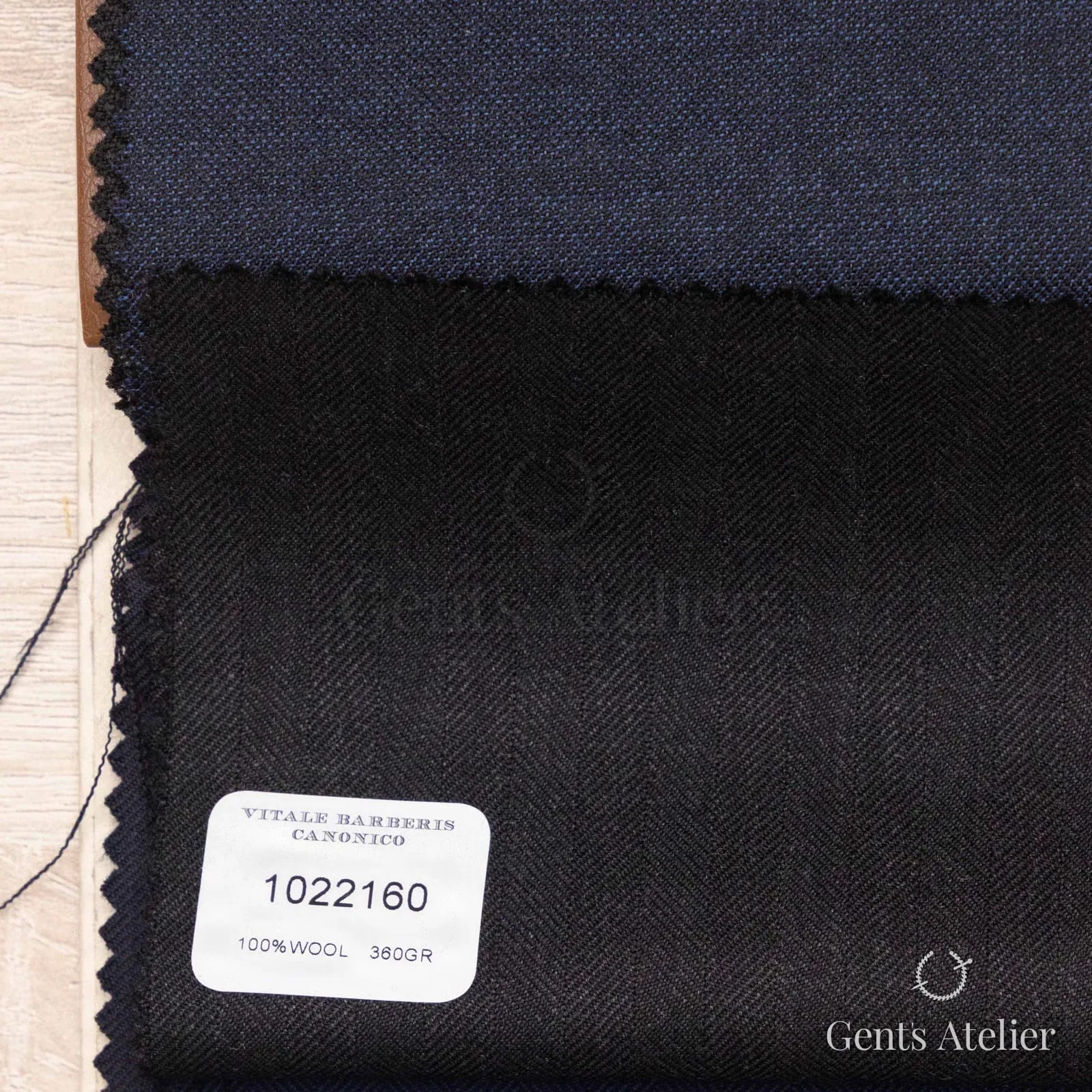 Образец ткани Vitale Barberis Canonico 1022160 с этикеткой, почти чёрный navy
